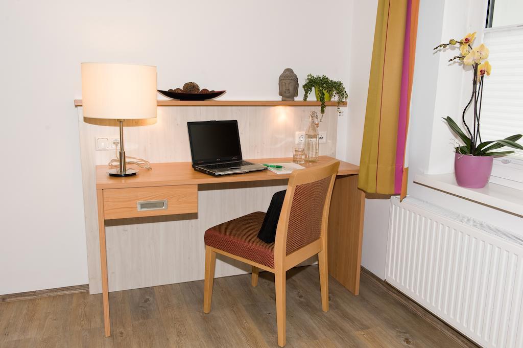 Ferienwohnungen - Boarding Wohnungen Sonnenhof Lenzing Zimmer foto